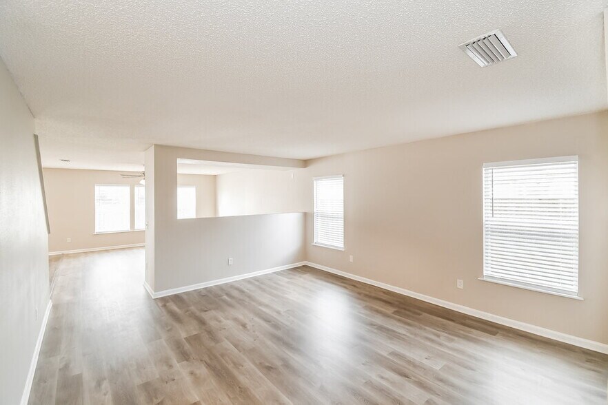 Building Photo - 2168 Fresco Dr