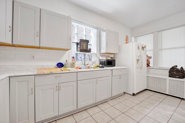 Building Photo - 2244 N Leamington Ave