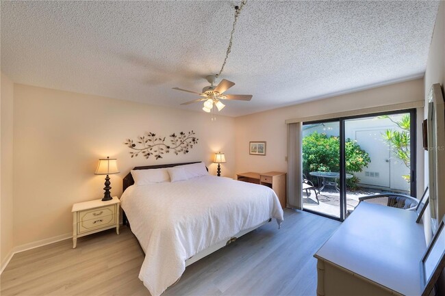 Building Photo - 696 Bird Bay Dr W