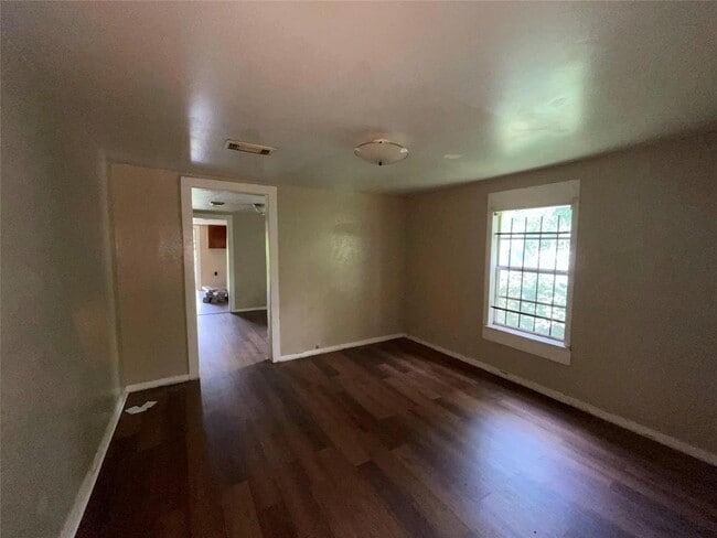 Building Photo - 4827 Shreveport Blvd