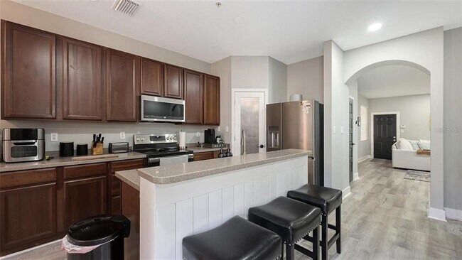 Building Photo - 3827 Parkridge Cir