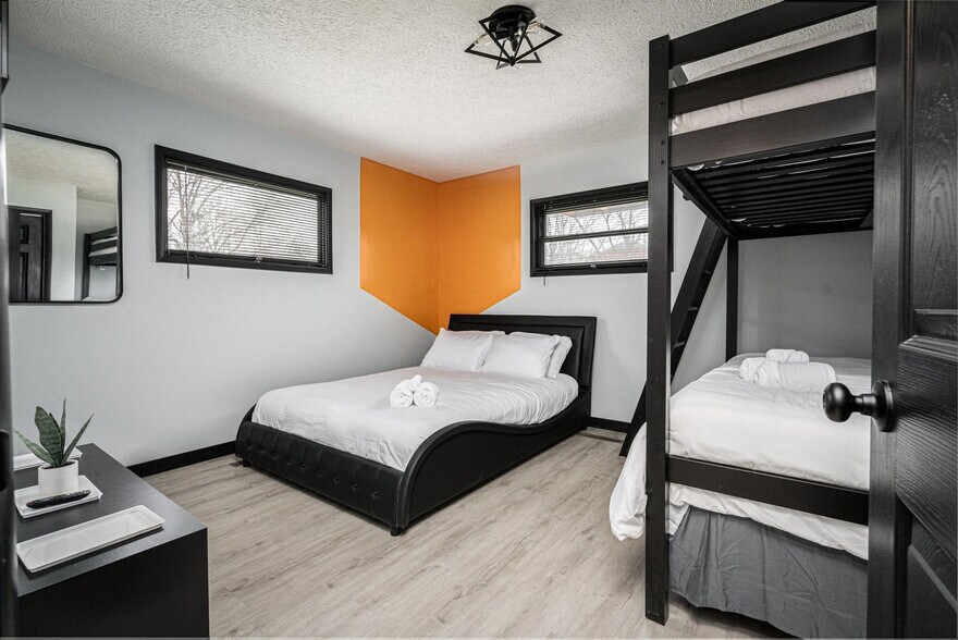 Building Photo - 5850 Devington Cir