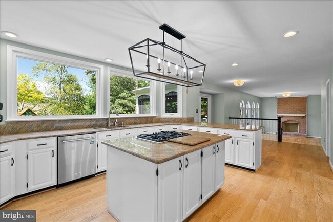 Building Photo - 8608 Oak Brook Ln