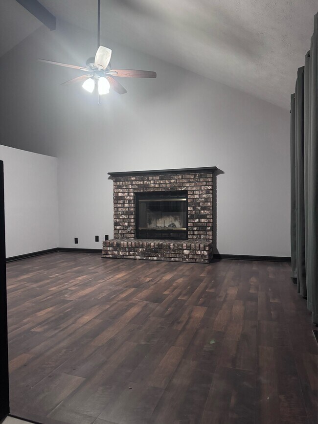 Building Photo - 12804 Olive St