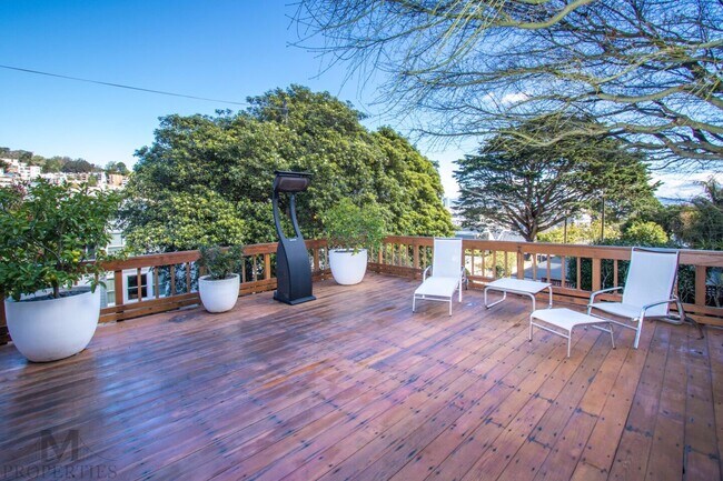 Building Photo - Eureka Valley/Castro 4 Bed + Bonus Room, 3 Bath, 2 Car Garage, City & Valley Views