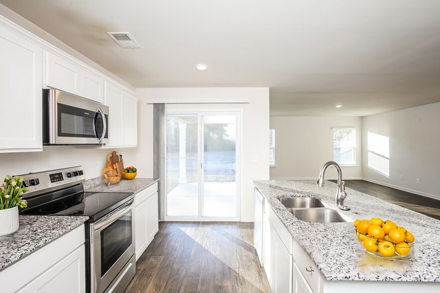 Building Photo - 1217 Lakeshore Dr