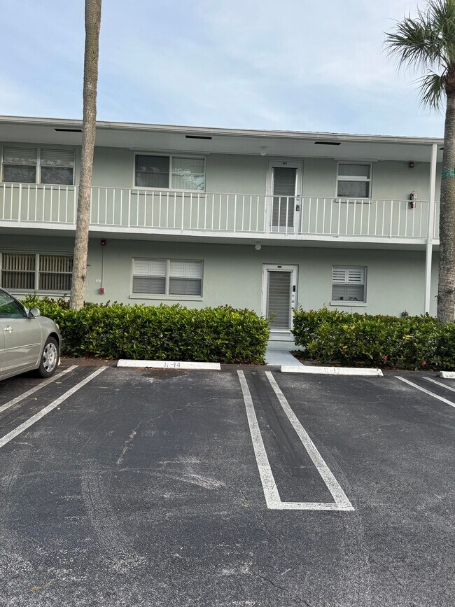 Primary Photo - 2460 SW 22nd Ave