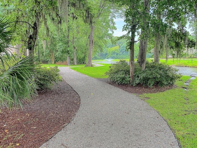 Building Photo - 1850 Montclair Dr