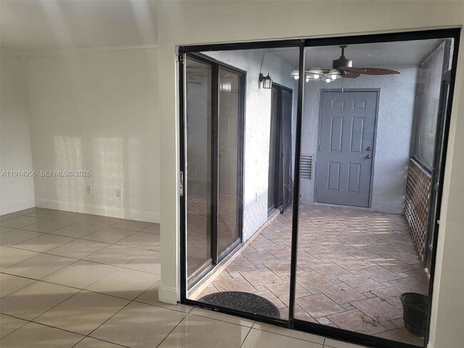 Building Photo - 960 N Franklin Ave