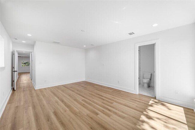 Building Photo - 14125 Norway St