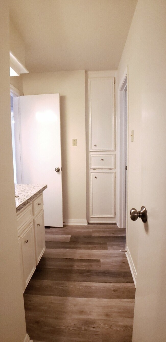 Building Photo - 6607 Tournament Dr