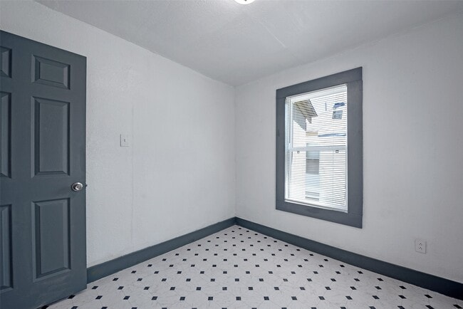 Building Photo - 2217 Stevens St