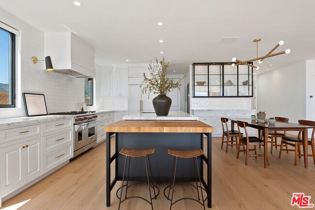 Building Photo - 3616 Shoreheights Dr