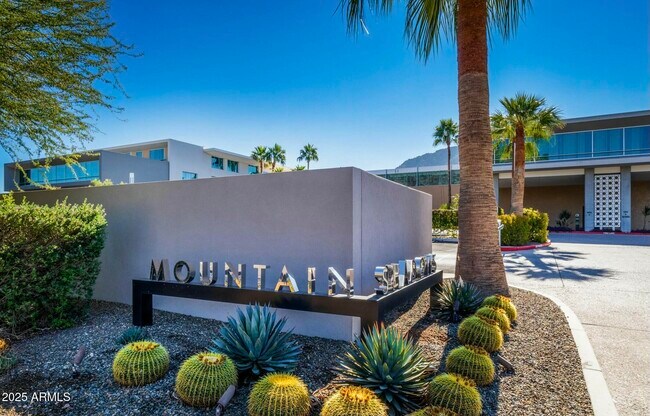 Building Photo - 5455 E Lincoln Dr