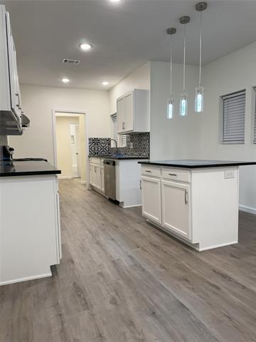 Building Photo - 1904 Sayle St