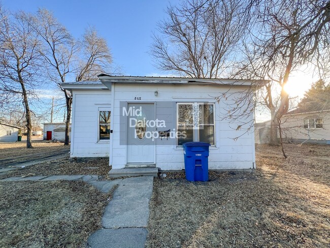 Primary Photo - 515 E Hanson- 3 Bedroom House