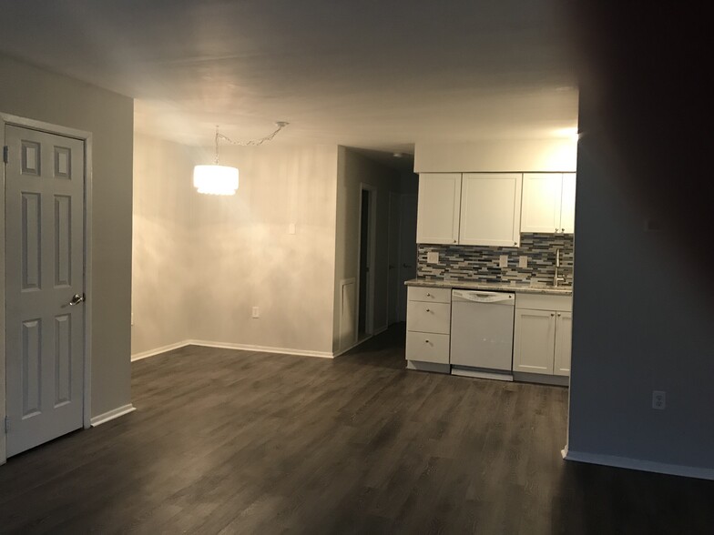 Building Photo - 4614 Silverwood St