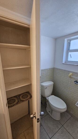 Building Photo - 1670 NE 191st St