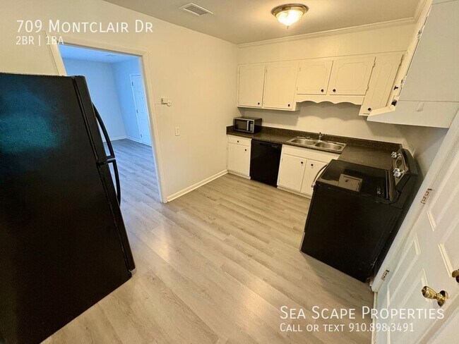 Building Photo - 709 Montclair Dr