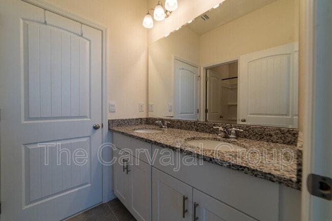 Building Photo - 1813 Walnut Crk Dr