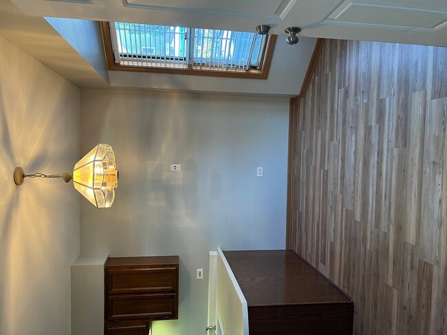 Building Photo - 3499 Willowview Ct
