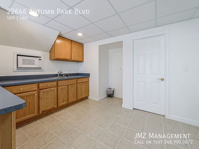 Building Photo - 22646 Autumn Park Blvd