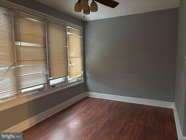 Building Photo - 649 W State St