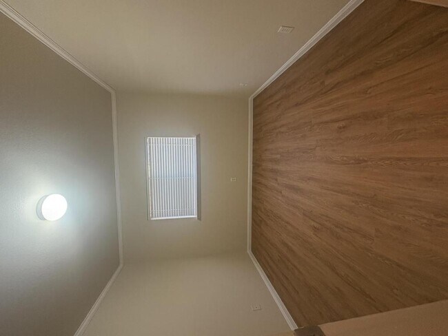 Building Photo - 6101 Shamrock Dr