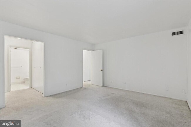 Building Photo - 118 Drummers Ln