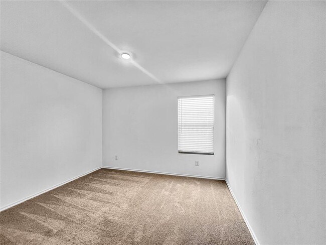 Building Photo - 2004 Alpine Bch Ln