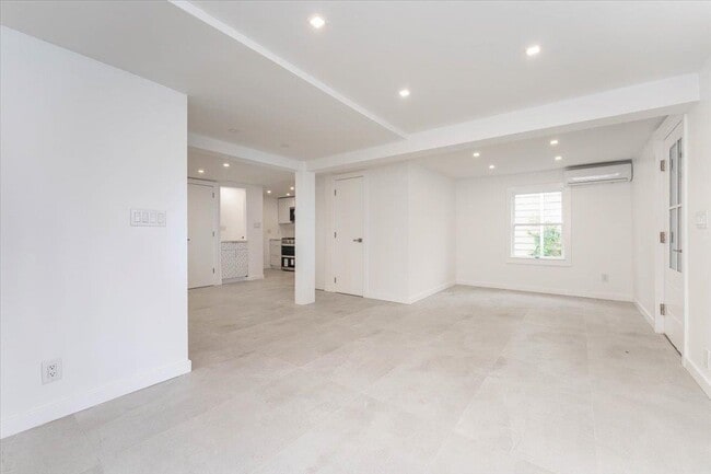 Building Photo - 1079 Stanton Ave