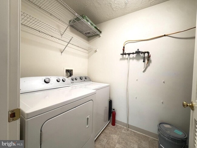 Building Photo - Beautiful 2BR/2BA Condo in Piney Orchard.