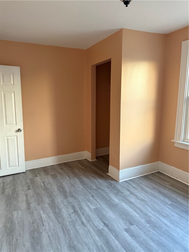 Building Photo - 106 W 2nd St