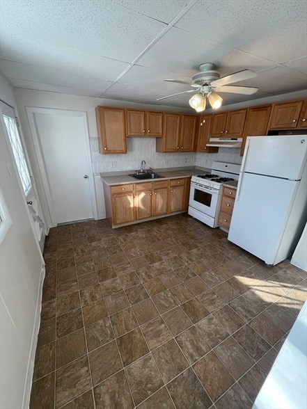 Building Photo - 36 Everett St