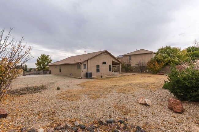 Building Photo - Nice Large Home in Sonoma Ranch—-Will go f...