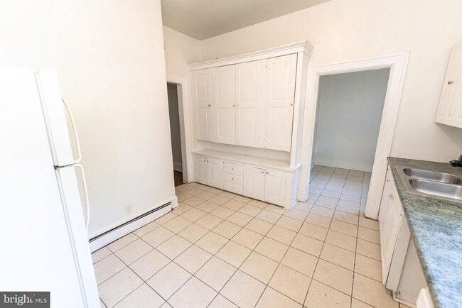 Building Photo - 733 Camden Ave