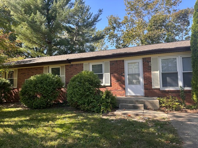 Primary Photo - 4 bedroom, 2 bath home located on Blooming...