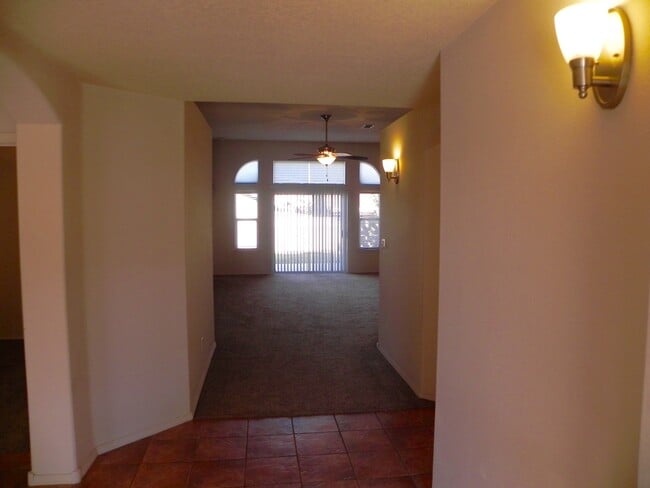 Building Photo - Great Single Story Home In Highly Desirabl...
