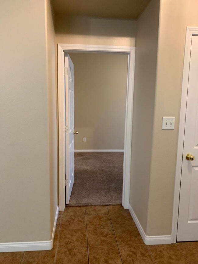 Building Photo - Beautiful 4 bed home in Northwest Bakersfi...