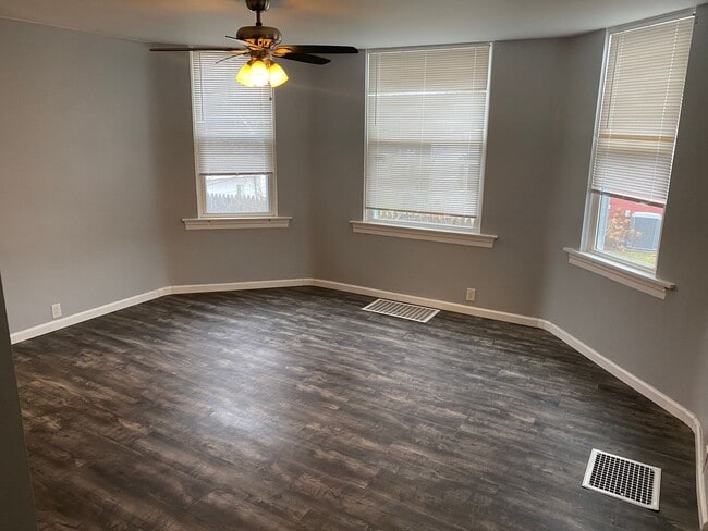 Building Photo - Recently updated building in Bellevue area of Pittsburgh