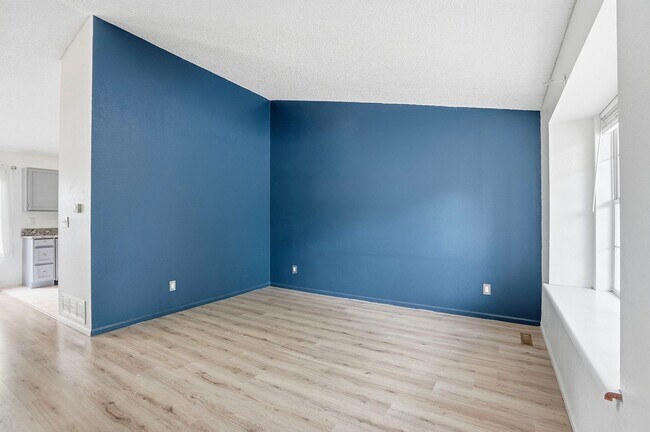 Building Photo - Remodeled home in Broomfield