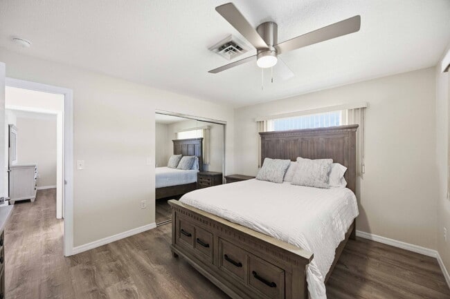 Building Photo - Waterfront beauty in Overbrook Gardens