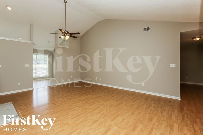 Building Photo - 200 Summer Hill Dr