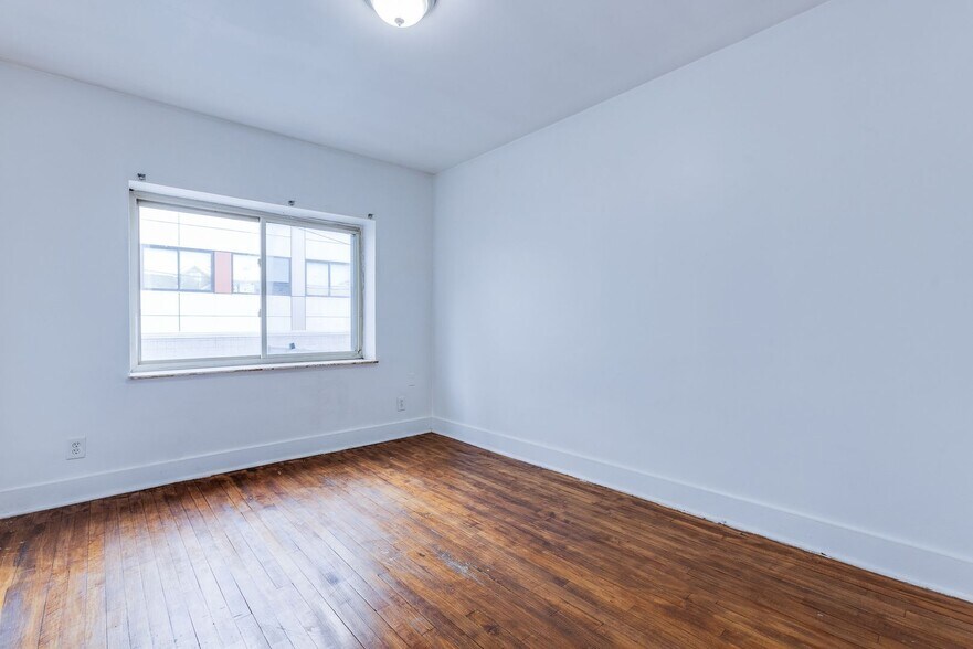 Building Photo - 757 E Warrington Ave