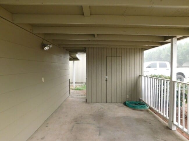 Building Photo - eben02*