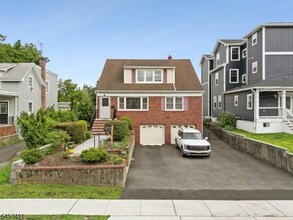 Building Photo - 416 S Valley Rd