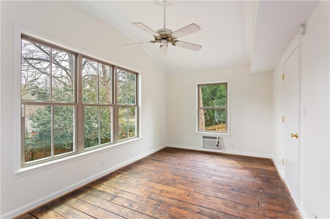 Building Photo - 3623 Lee St SE