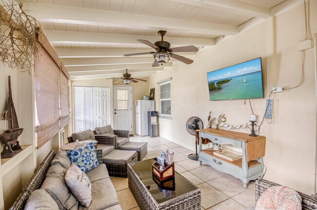 Building Photo - 404 S Caloosahatchee Ave
