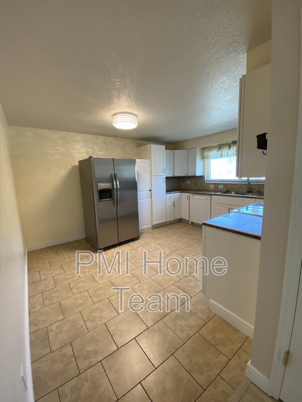 Building Photo - 1183 N 200 E