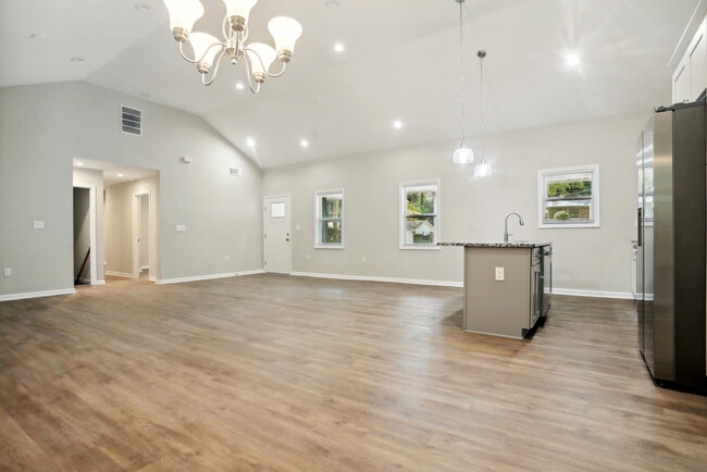 Building Photo - 2489 Greenwood Cir